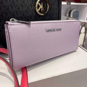 MICHAEL KORS Jet Set Travel Large Saffiano Leather Quarter-Zip Wallet
Lt Quartz